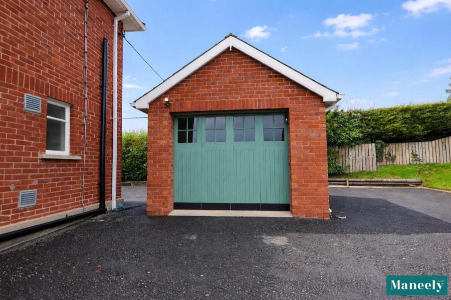 Weavers Lodge, 18 Loughview Road