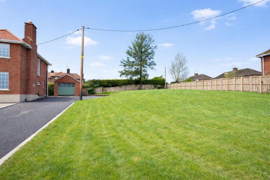 Adjacent To, 18 Loughview Road