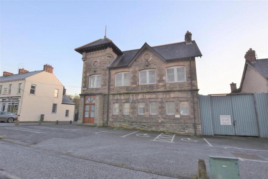 Cookstown Courthouse, 2-4 Chapel Street