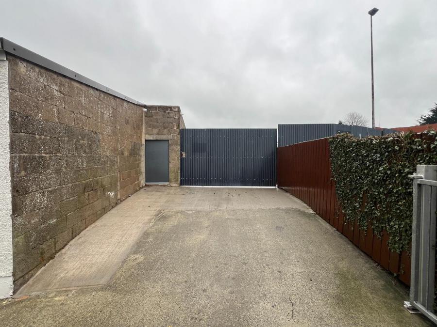 34 The Square Yard