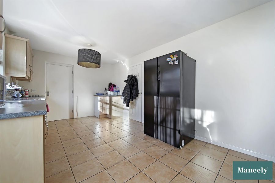 27 Clonabay