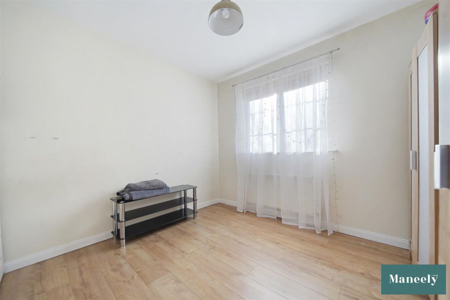 27 Clonabay