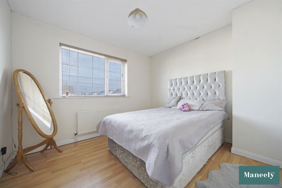 27 Clonabay