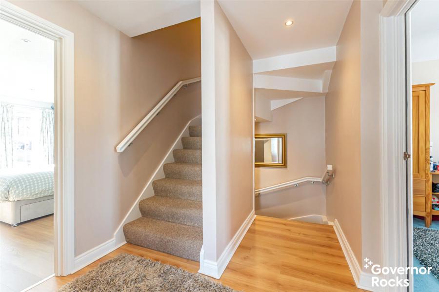 1 Clifton Manor
