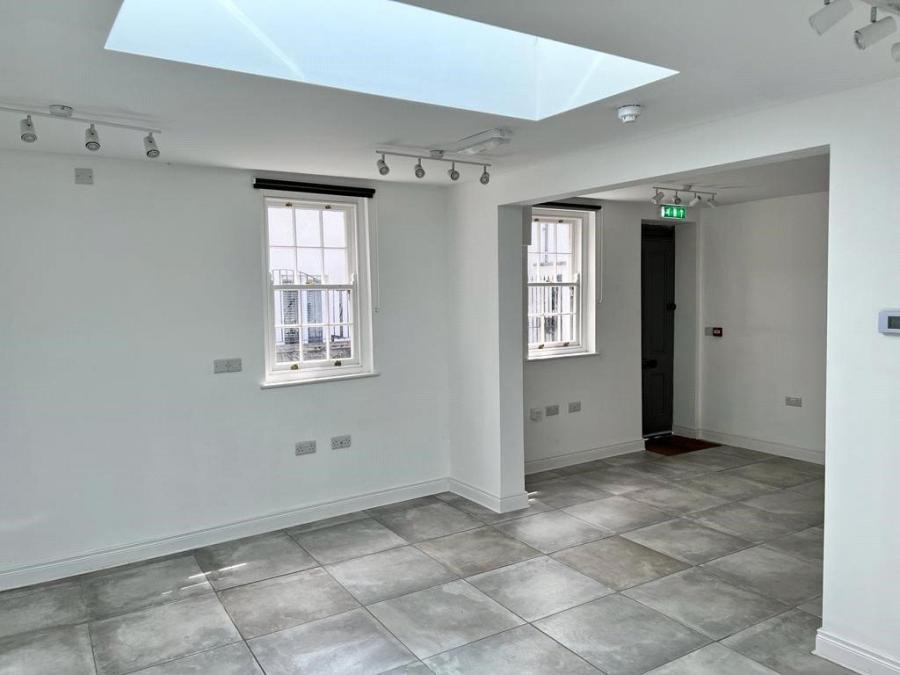 17b High Street
