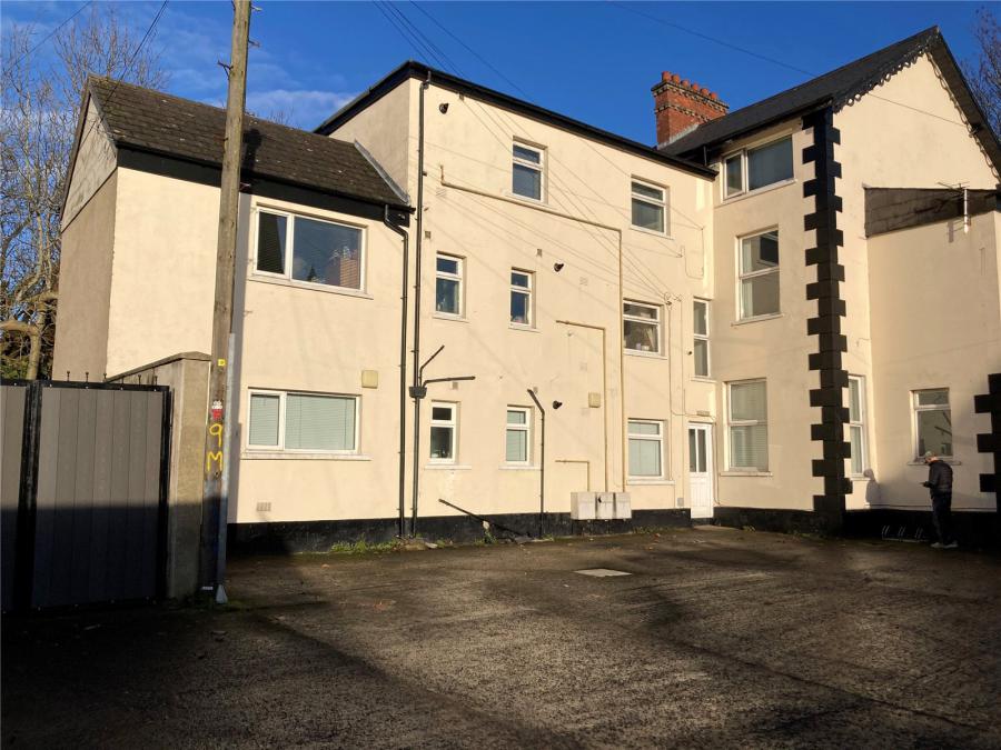 Flat E, 70 Woodvale Road