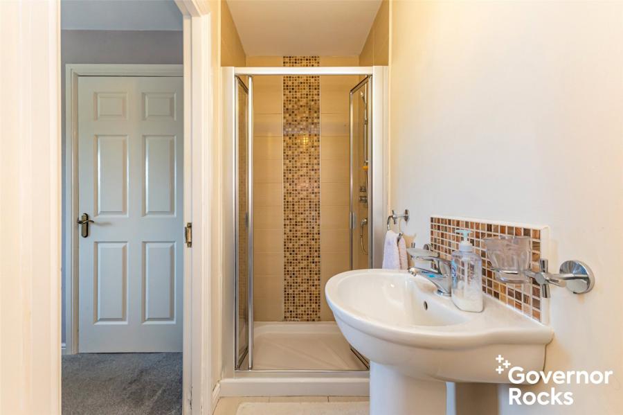 17 Manor Farm Crescent