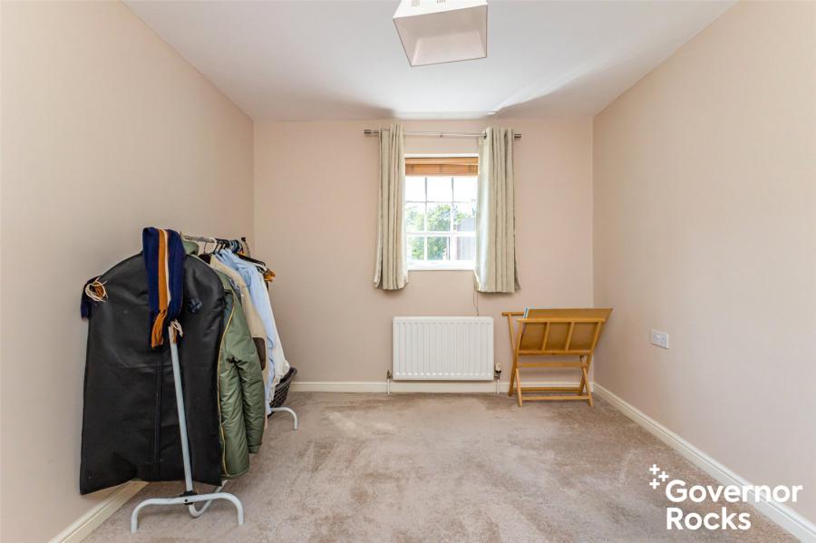 17 Manor Farm Crescent