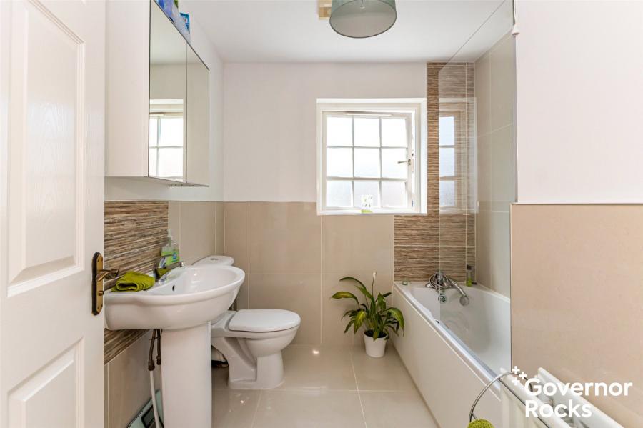 17 Manor Farm Crescent 17 Manor Farm Crescent