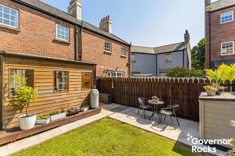 17 Manor Farm Crescent