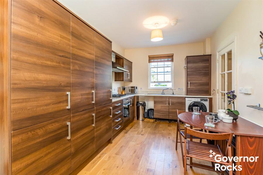 17 Manor Farm Crescent