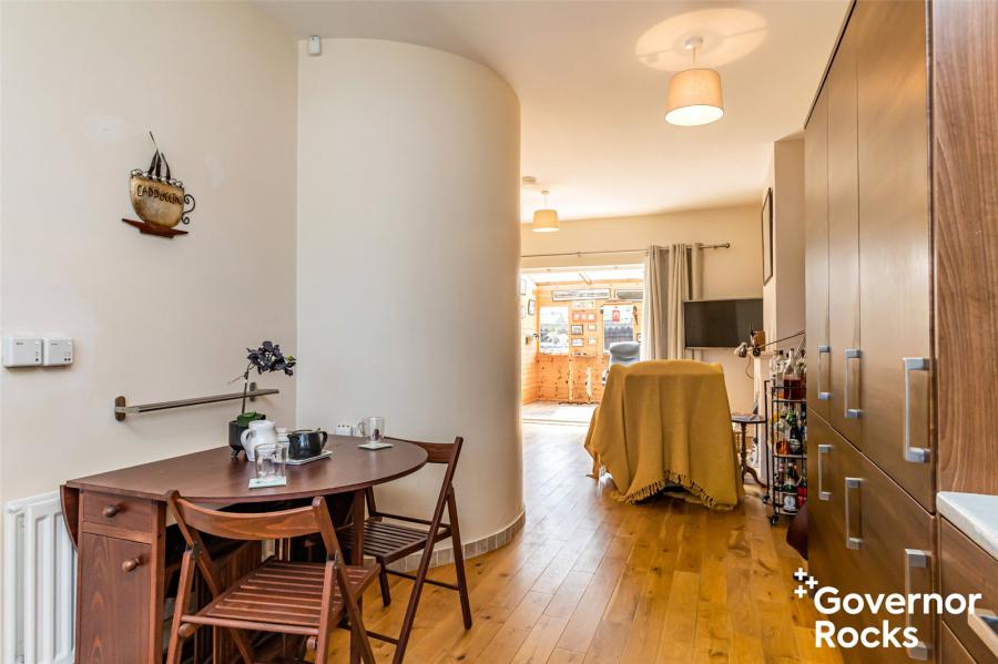 17 Manor Farm Crescent
