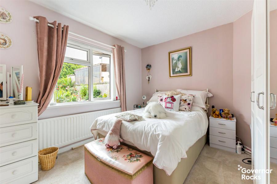 19 Springwell Gardens