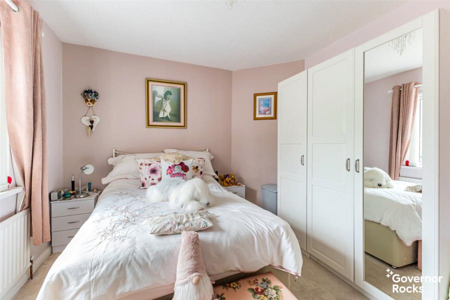 19 Springwell Gardens