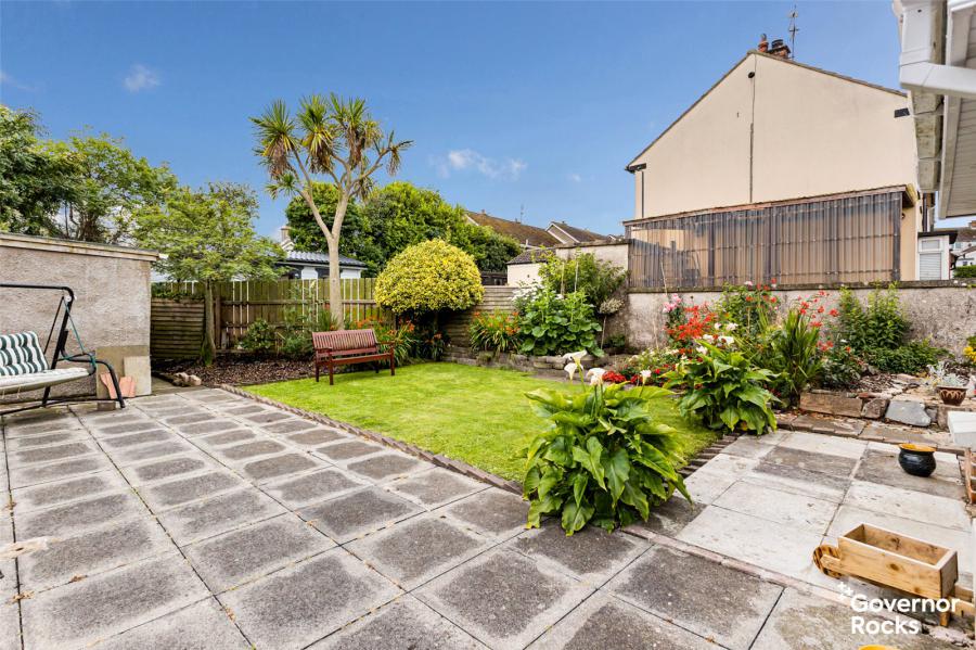 19 Springwell Gardens