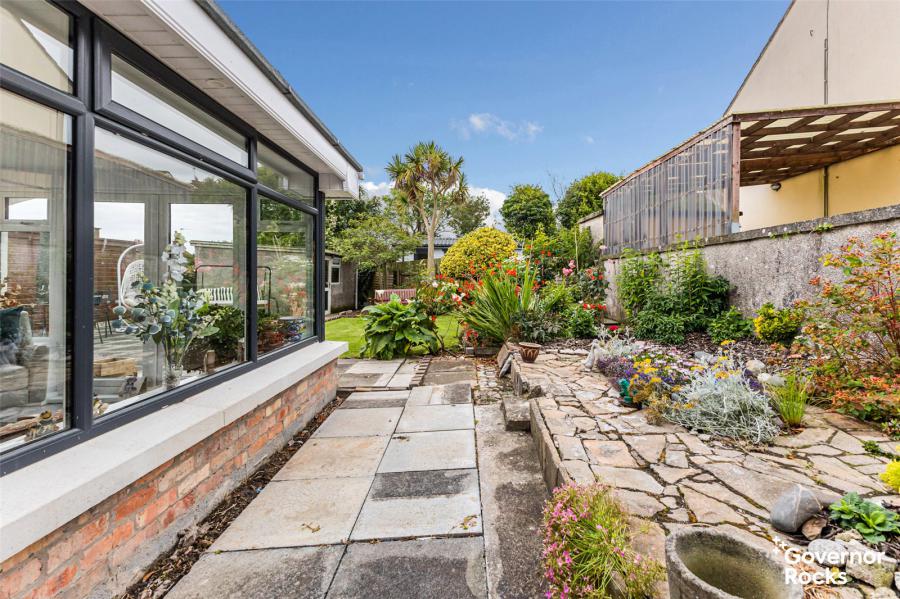 19 Springwell Gardens