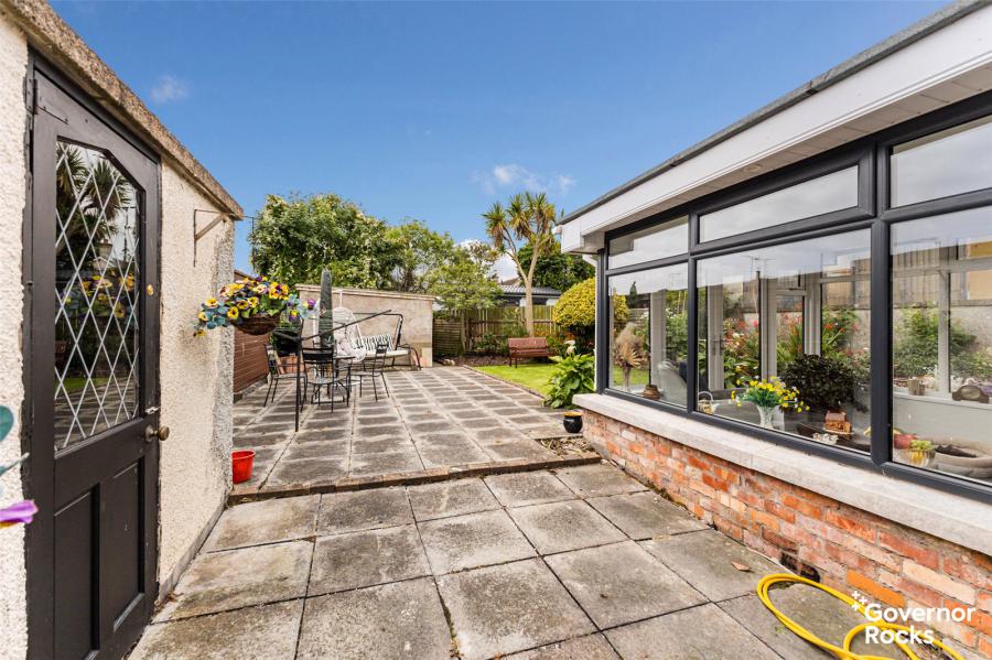 19 Springwell Gardens