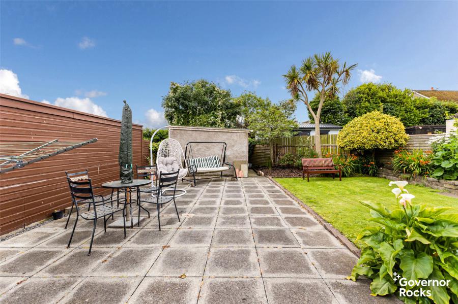 19 Springwell Gardens