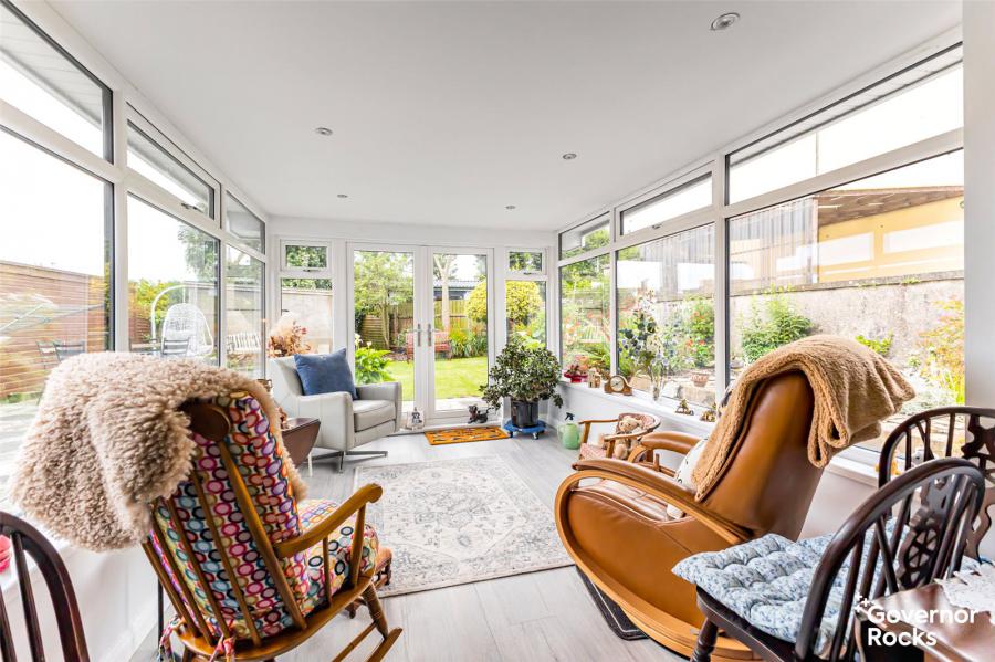 19 Springwell Gardens