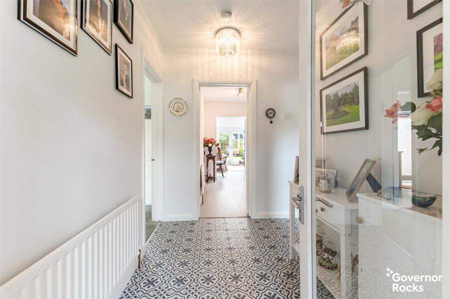 19 Springwell Gardens