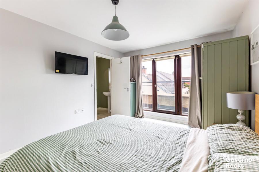 87 Shaftesbury Road