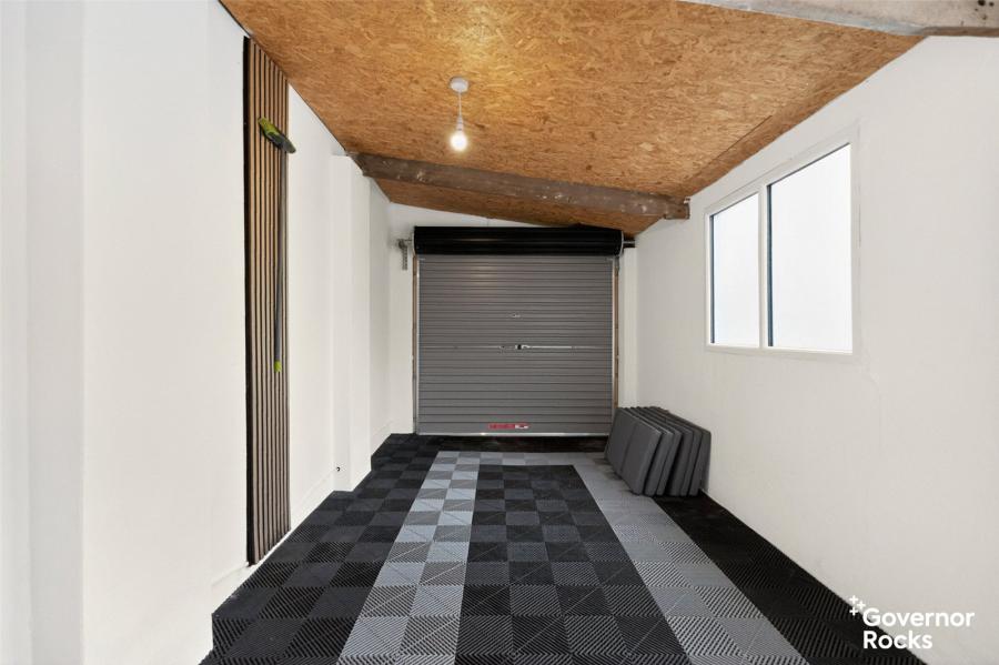 86 Moat Street