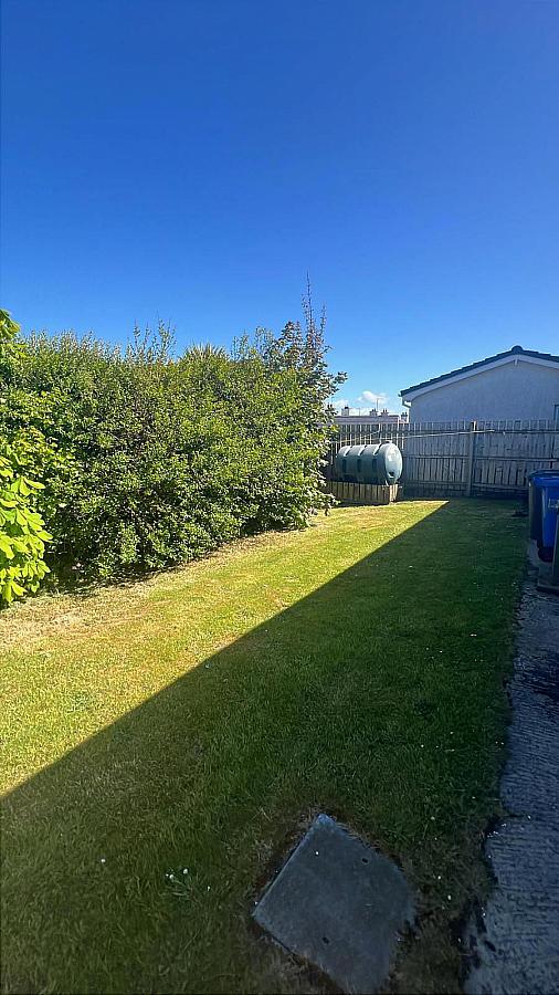 23 Seafield Park South