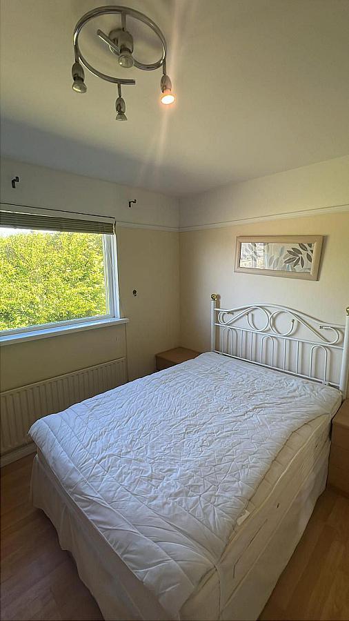 23 Seafield Park South