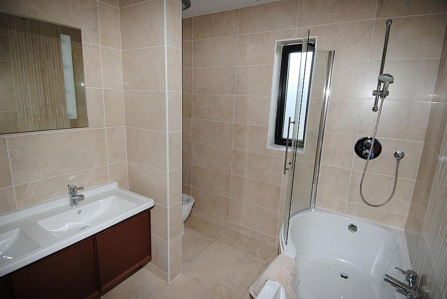 Apt 8 Barview House