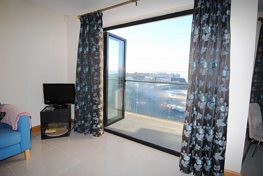 Apt 8 Barview House