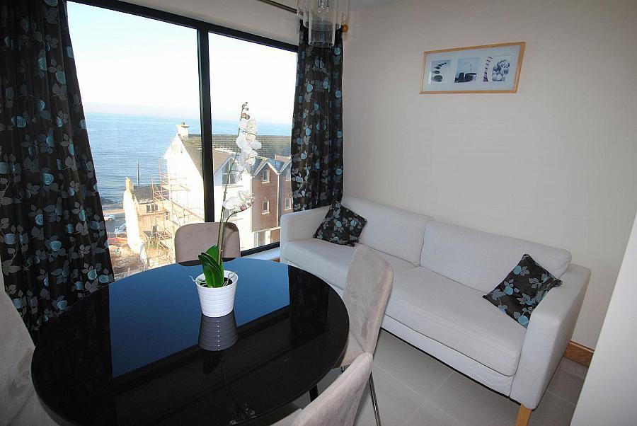 Apt 8 Barview House