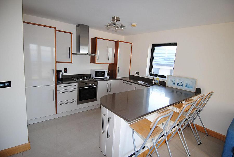 Apt 8 Barview House