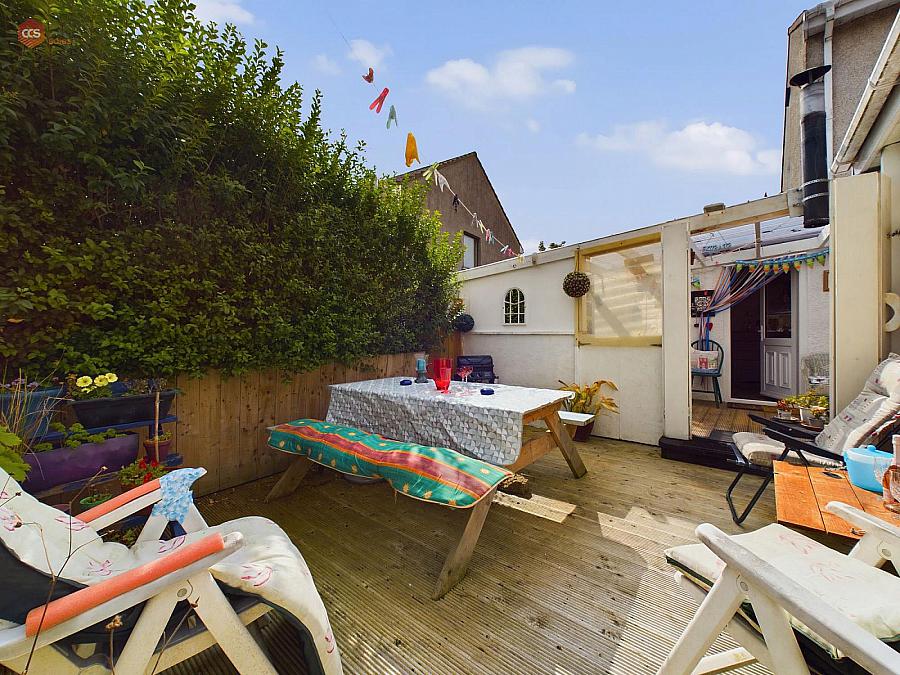 11 Flowerfield Road