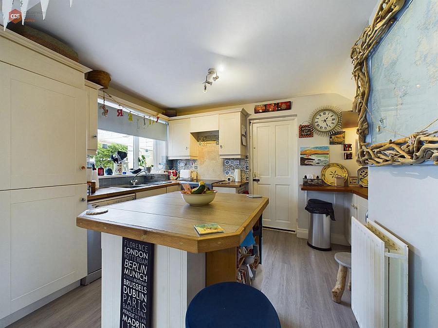 11 Flowerfield Road