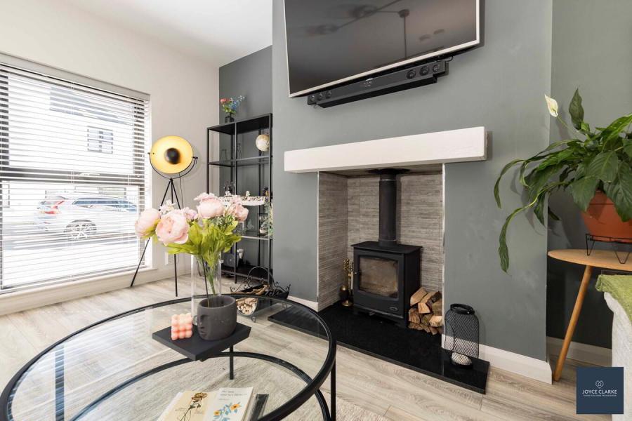 4 Broomhill Manor