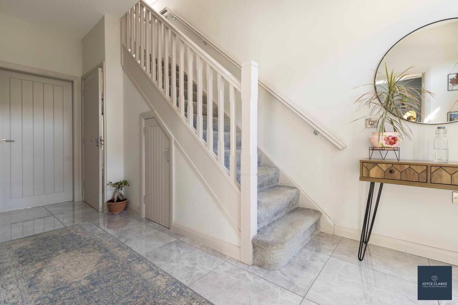 4 Broomhill Manor
