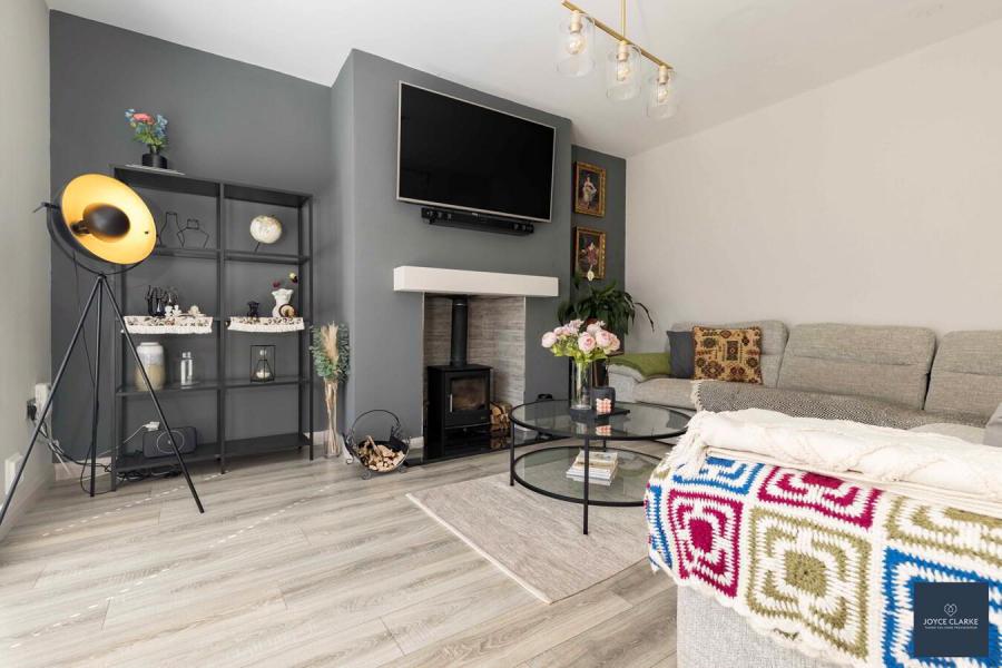 4 Broomhill Manor