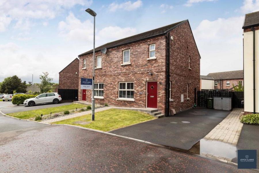 16 Moyraverty Close