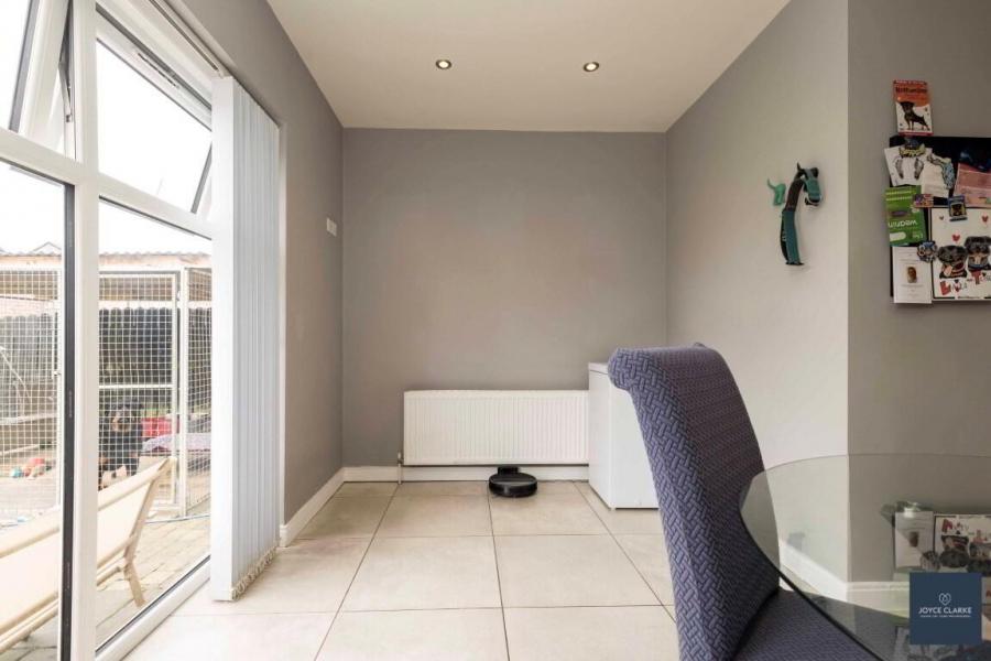 16 Moyraverty Close