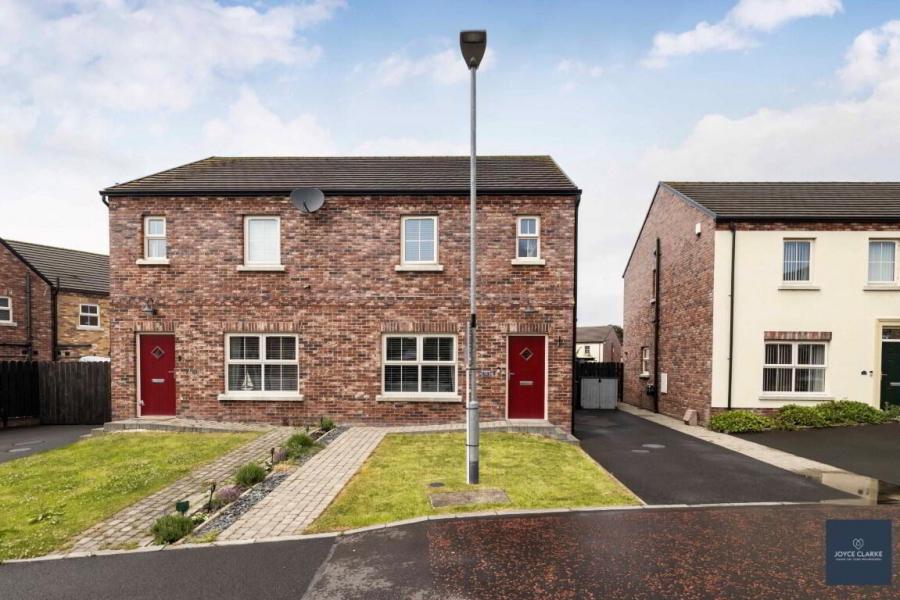 16 Moyraverty Close