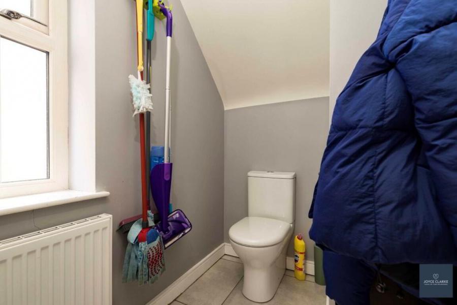 16 Moyraverty Close