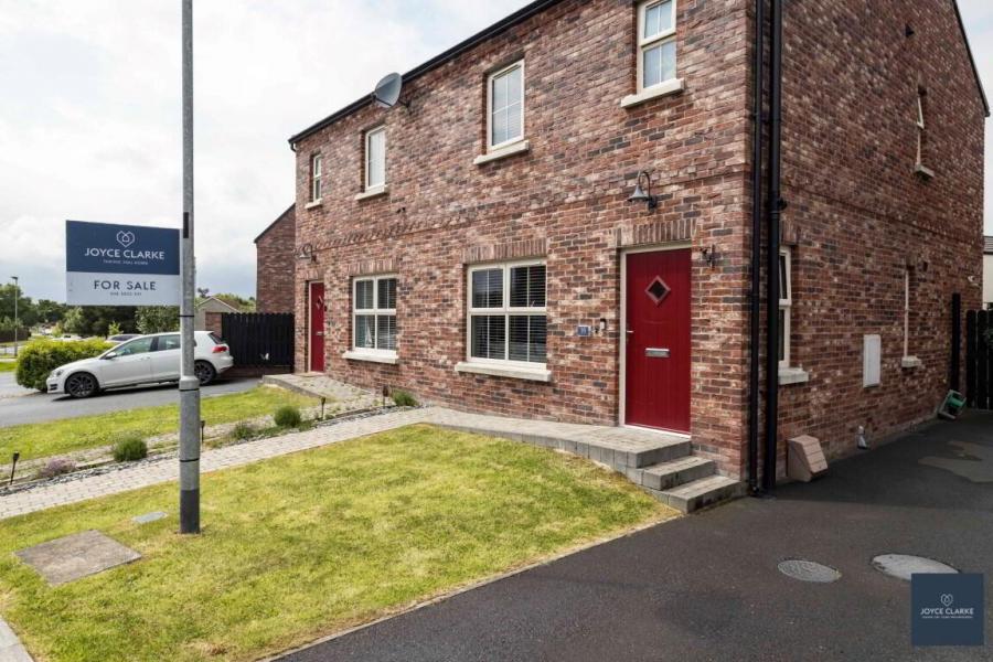 16 Moyraverty Close