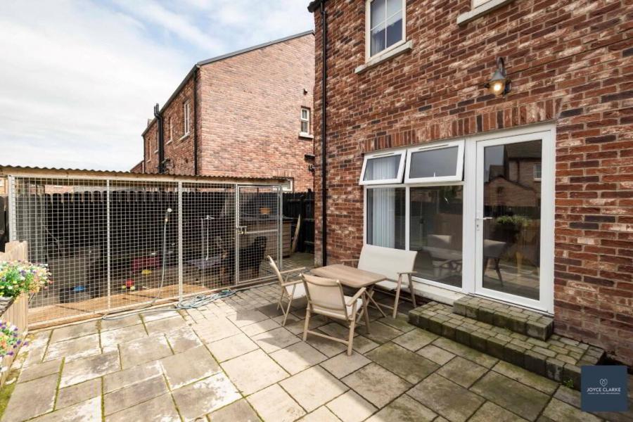 16 Moyraverty Close