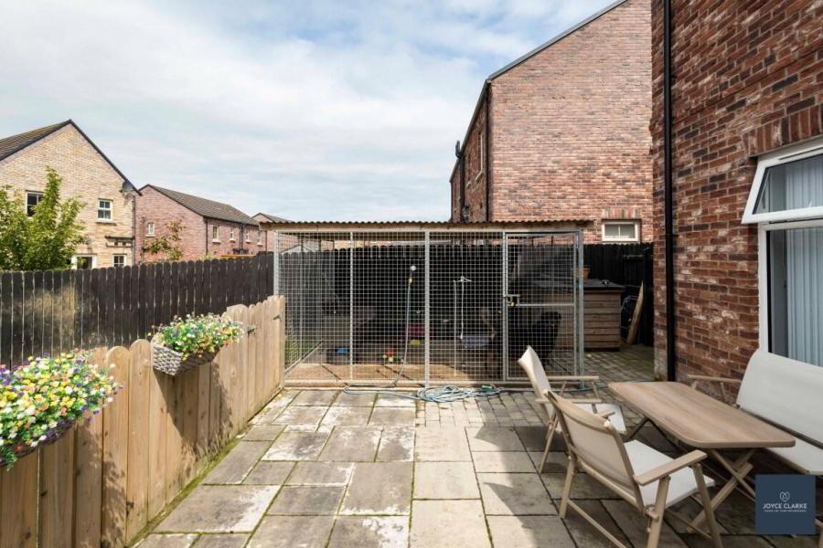 16 Moyraverty Close