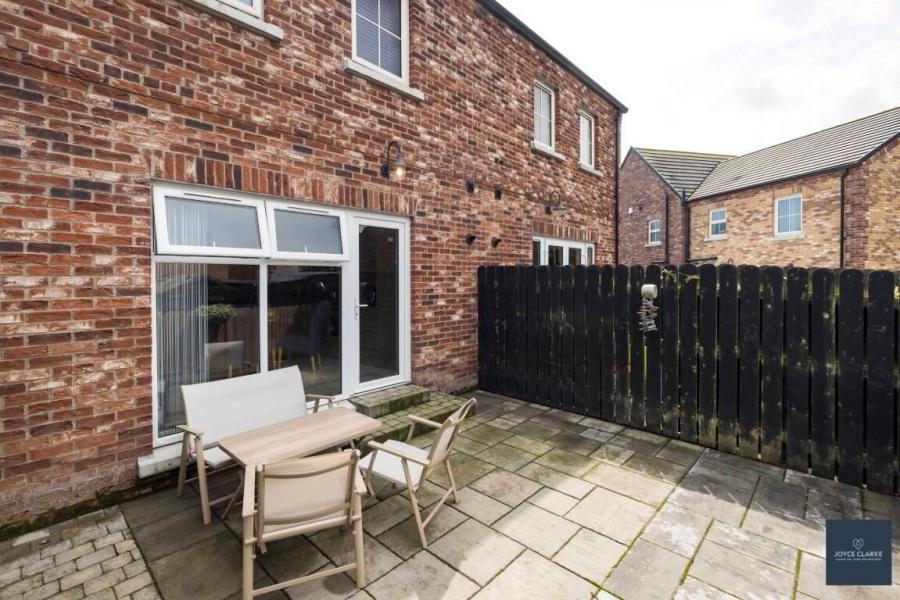 16 Moyraverty Close