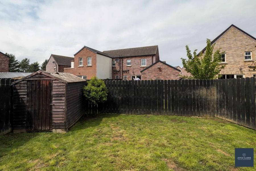 16 Moyraverty Close