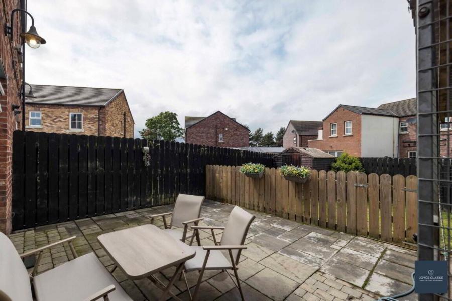 16 Moyraverty Close