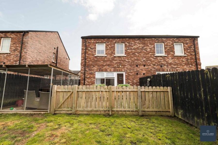 16 Moyraverty Close
