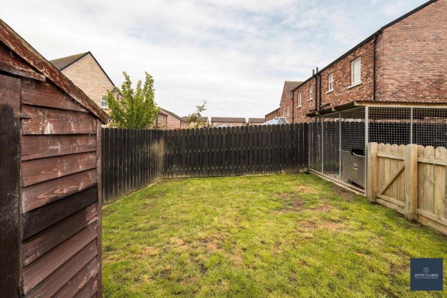 16 Moyraverty Close