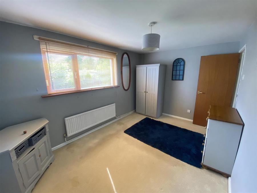 68 Cloghoge Road